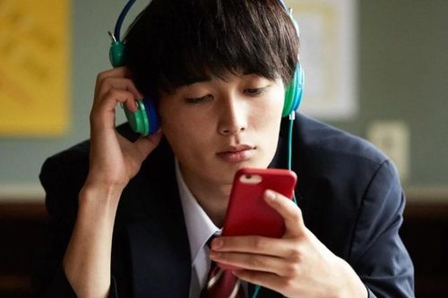 Khảo sát ở Nhật Bản: Học sinh 'lướt mạng' trung bình 5 giờ mỗi ngày