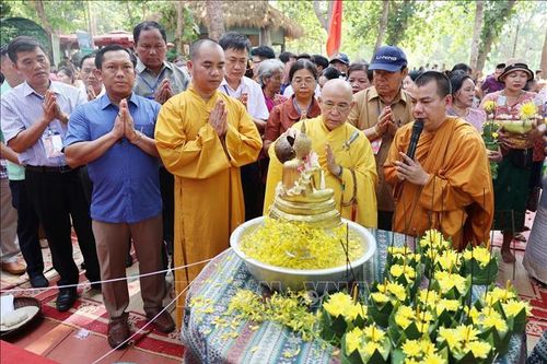 Vui Tết cổ truyền Bunpimay - Lào trên cao nguyên Đắk Lắk