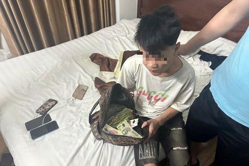 Bắt đối tượng trộm tiền phúng viếng đám ma