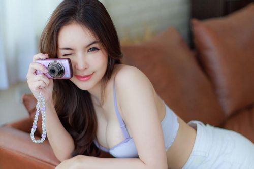 Mê mẩn ngắm nhìn đường cong nuột nà của hot girl số 1 Thái Lan từng sang Việt Nam du lịch
