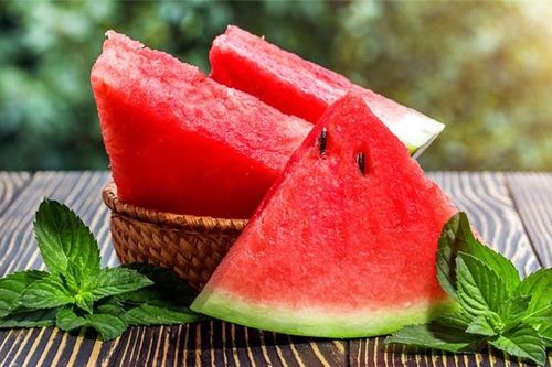Ăn dưa hấu vào mùa hè nóng hay mát?