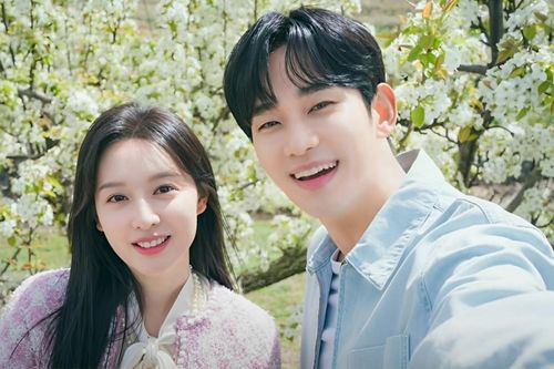 Fan phim Nữ Hoàng Nước Mắt của Kim Soo Hyun nhận loạt tin buồn trước thềm tập cuối