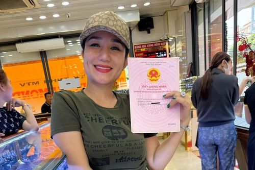 Cát Tường tậu thêm bất động sản, tay đeo hột xoàn vẫn than 'khổ'