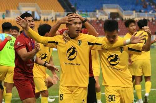Đội bóng của HLV Park Hang Seo bại trận trong ngày Kon Tum FC lập kỷ lục