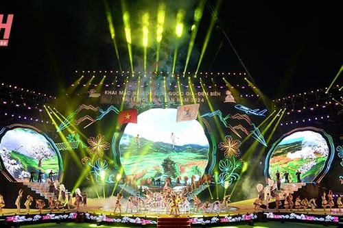 Du lịch qua miền hoa ban