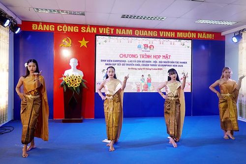 Giúp sinh viên Lào, Campuchia đón Tết