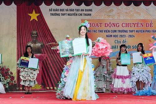 1.000 học sinh huyện Phú Tân tham gia hoạt động chuyên đề thư viện chủ đề 'pháp luật và đời sống'