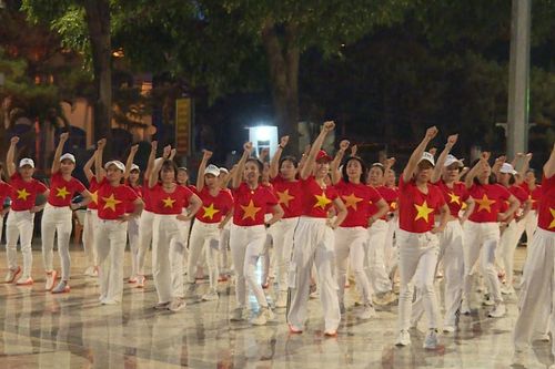 Chư Păh tổ chức giao lưu dân vũ thể thao chào mừng dịp kỷ niệm 30-4 và 1-5
