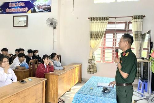 Khánh Vĩnh: Đẩy mạnh hướng nghiệp tuyển sinh quân sự