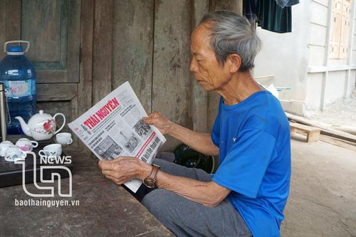 Người thắp lửa trên đỉnh trời