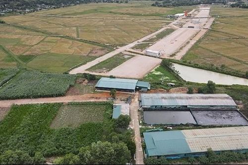 Loay hoay xử lý trại lợn án ngữ cao tốc Bắc – Nam