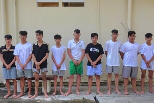 Chín tên cướp nhí cướp 33 ngàn đồng và 1 đôi dép