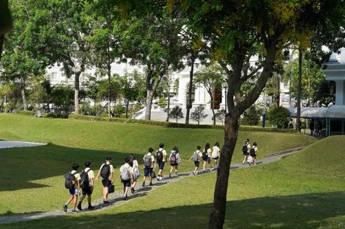 Trường quốc tế Mỹ cho học sinh nghỉ học sớm hơn kế hoạch 1 tháng