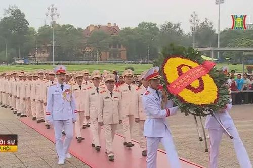 Lực lượng Cảnh sát cơ động báo công dâng Bác