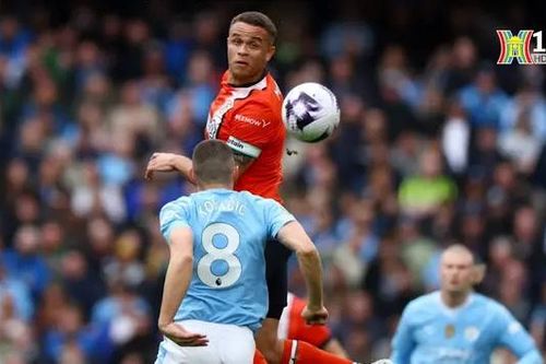 Manchester City thắng đậm Luton Town