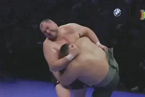 Khai mạc giải Sumo thế giới The Biggest On Earth