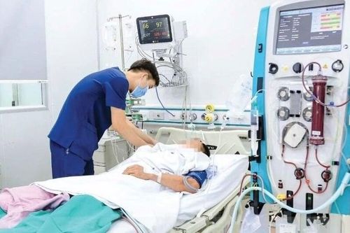 Vợ chồng nguy kịch sau khi ăn gỏi cá