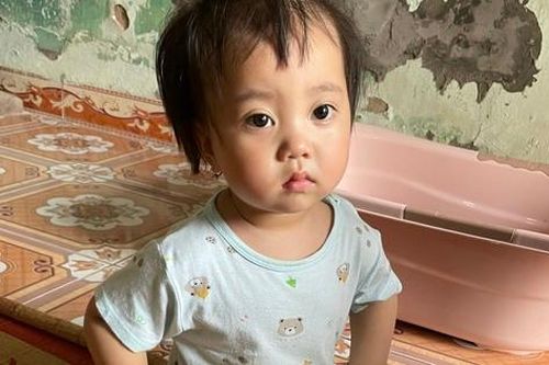 Bé gái bị u thận tiếp tục nhận thêm hơn 62 triệu đồng từ bạn đọc hảo tâm của Báo Sức khỏe và Đời sống