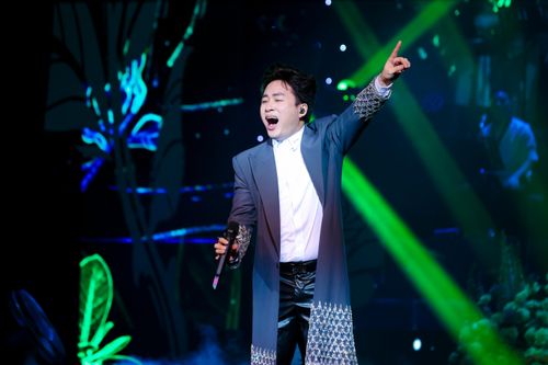 Tùng Dương tiết lộ bí quyết giữ 'lửa' hôn nhân: 'vợ chồng không chia sẻ mật khẩu điện thoại, Facebook cho nhau'