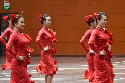 Cô giáo Hà Nội chuyên nghiệp với màn khiêu vũ thể thao