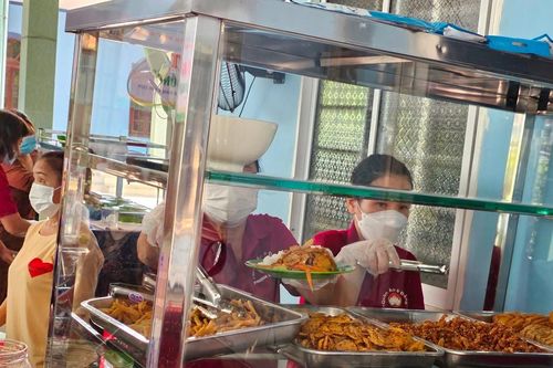 Quán ăn 0 đồng phục vụ người nghèo
