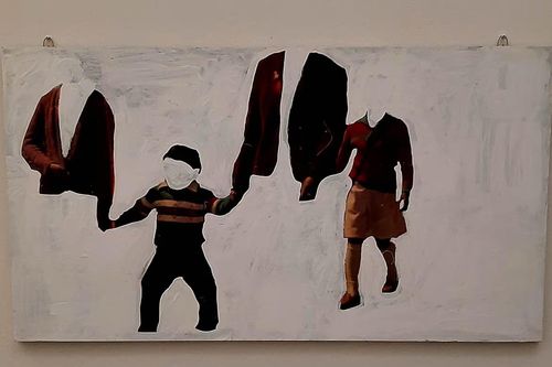 Vụ treo lén tranh của 'người vô hình' không đơn giản như chúng ta nghĩ