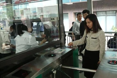 Thẻ vé xe buýt điện tử bước đầu phát huy tác dụng