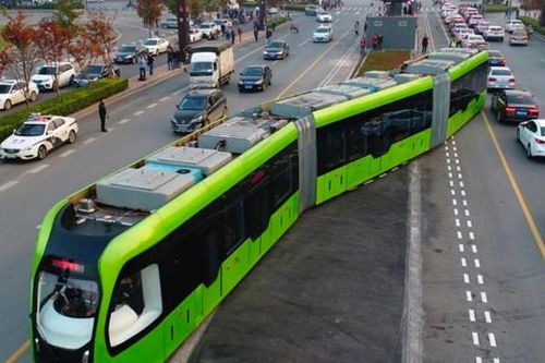 Tàu điện bánh lốp: liệu có phù hợp với giao thông Hà Nội?