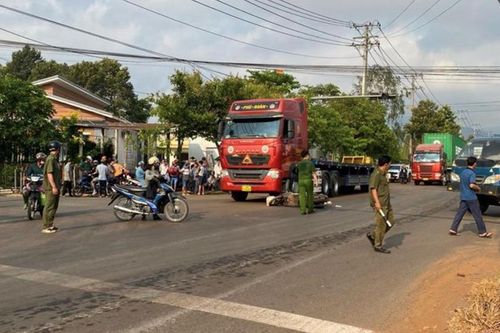Chuyển hướng không quan sát, người phụ nữ bị xe đầu kéo đâm tử vong