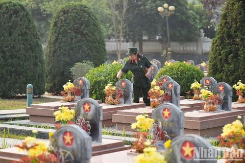 Mãi ghi công những người lính hy sinh vì đất nước