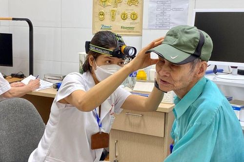 Quận Hoàn Kiếm khám bệnh miễn phí cho hơn 500 người khuyết tật, người thuộc hộ cận nghèo