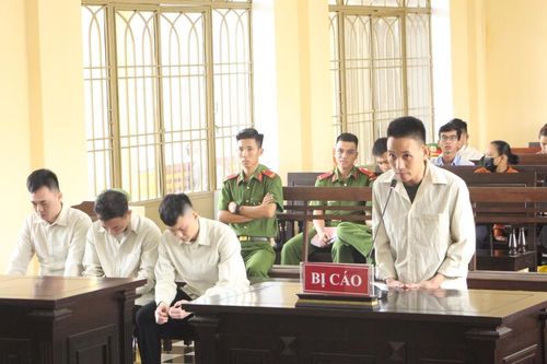 Tiếp tay cho người Trung Quốc phát tán tin nhắn rác, 4 thanh niên lãnh án tù