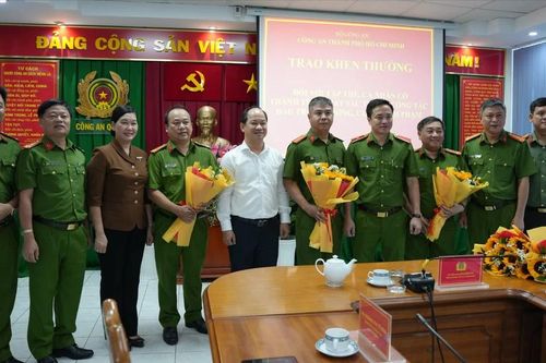 Khen thưởng các đơn vị phá vụ án 2 bé gái bị bắt cóc ở phố đi bộ Nguyễn Huệ