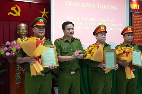 Vụ phát hiện 184 bánh heroin: Thưởng nóng cho các cá nhân và đơn vị