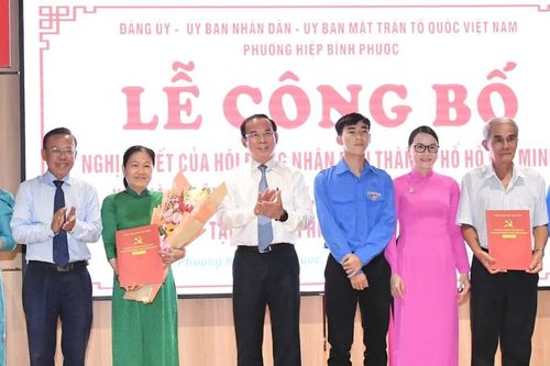 Sắp xếp khu phố, ấp: Giải quyết thủ tục hành chính kịp thời, đảm bảo quyền và lợi ích hợp pháp của nhân dân