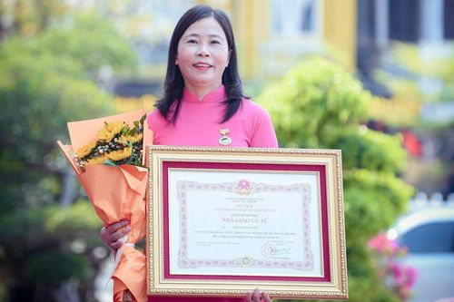 NGƯT Trần Thị Ngọc Hồi 'theo nghề vì muốn được gần đám trẻ mỗi ngày'