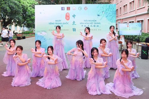 Học sinh Hà Nội hào hứng trải nghiệm văn hóa và ngôn ngữ Trung Quốc