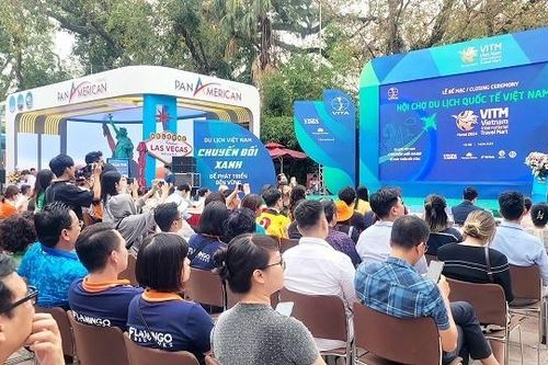 Hội chợ Du lịch quốc tế Việt Nam thu hút gần 80.000 khách đến tham quan, mua sắm