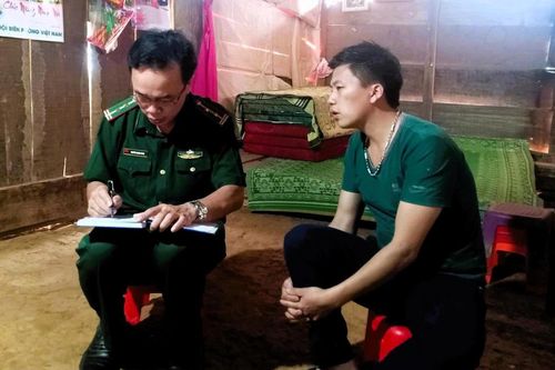 Học tiếng đồng bào để hoàn thành tốt nhiệm vụ