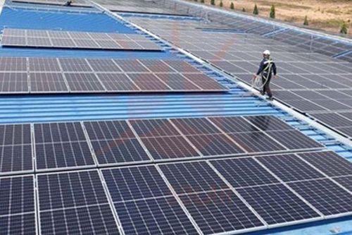 Phát triển điện mặt trời mái nhà trong khu công nghiệp gặp khó