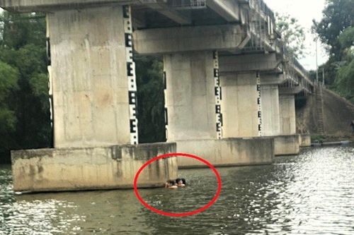 Khen thưởng Trung úy Công an lao mình xuống sông cứu bé gái ở Thanh Hóa