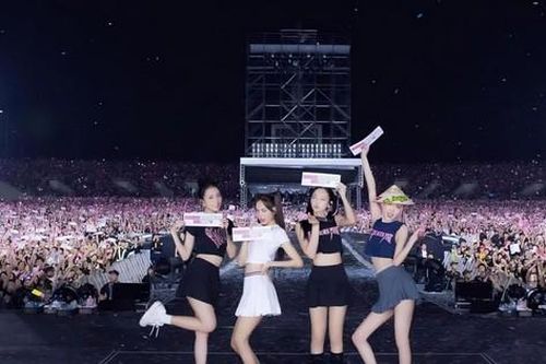 Hà Nội trầm lắng sau sự đổ bộ của BlackPink?