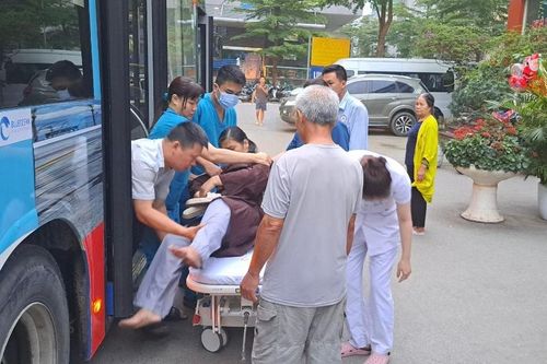 Nhân viên xe buýt kịp thời đưa người bị co giật, hôn mê đi cấp cứu