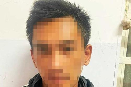 Bị cà khịa, nam thanh niên rút dao đâm hai người thương vong