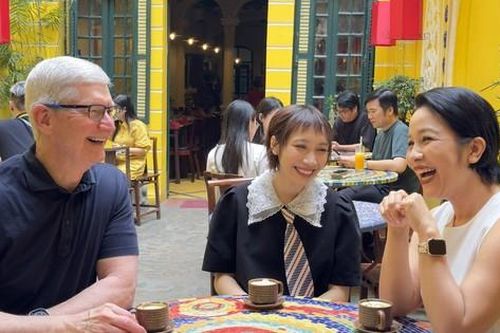 Điều thú vị khi CEO Apple tới uống cà phê ở phố cổ Hà Nội