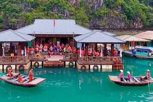 Tạm dừng đón khách tham quan Trung tâm Văn hóa nổi Cửa Vạn từ 25/4