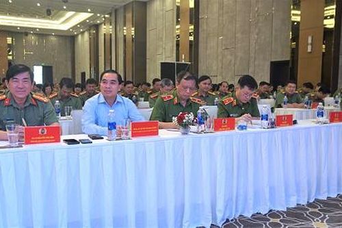 Tập huấn công tác thi đua, khen thưởng trong Công an nhân dân