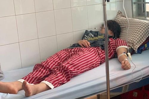 Nữ sinh lớp 12 ở Bình Phước bị nhóm bạn học đánh nhập viện