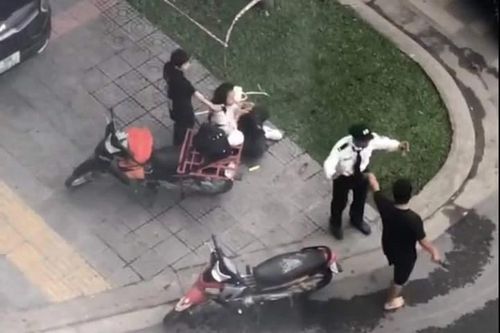Hà Nội: Tạm giữ người đàn ông dùng hung khí tấn công vợ cũ và bạn