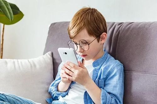 Anh cân nhắc cấm người dưới 16 tuổi sở hữu điện thoại thông minh